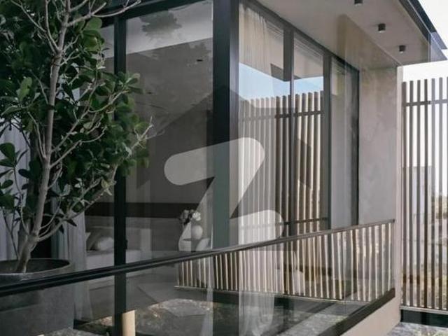 Prime Location House Sized 666 Square Yards In DHA Phase 8