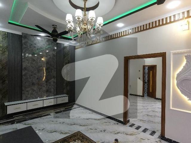 Prime Location House Sized 6 Marla In Airport Housing Society Sector 4