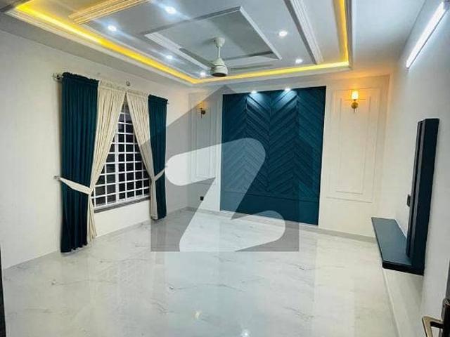 Prime Location House Sized 10 Marla Is Available For rent In Jubilee Town Block B