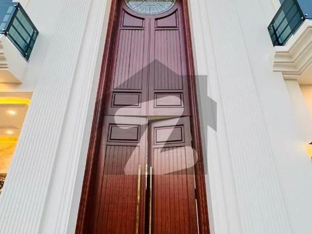 Prime Location House Sized 10 Marla Is Available For sale In Citi Housing Phase 1 Block AA
