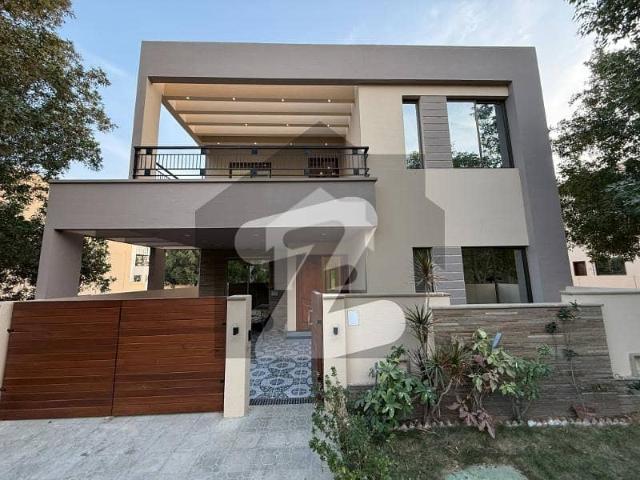 Prime Location House Sized 272 Square Yards In Bahria Town Precinct 16