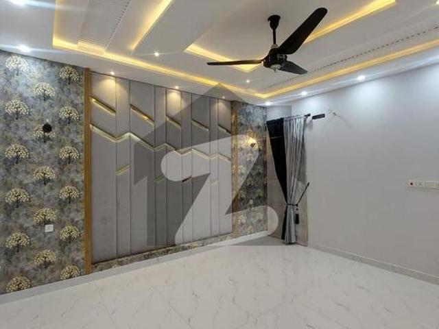 Prime Location House Spread Over 1 Kanal In Wapda Town Available Wapda Town