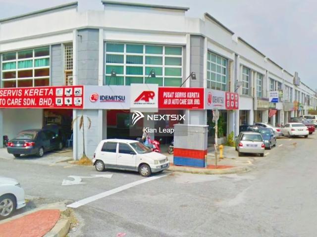 Prime Location | 黄金地段 High Visibility | 高曝光度 Potential for Renovation & Value Appreciation | 可翻新提升价值
