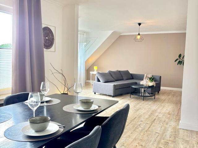 Prime Location in Bremen Schwachhausen – Fully Furnished 90 m² Apartment with Two Balconies, Bremen Amsterdam Apartments for Rent