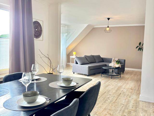 Prime Location in Bremen Schwachhausen – Fully Furnished 90 m² Apartment with Two Balconies