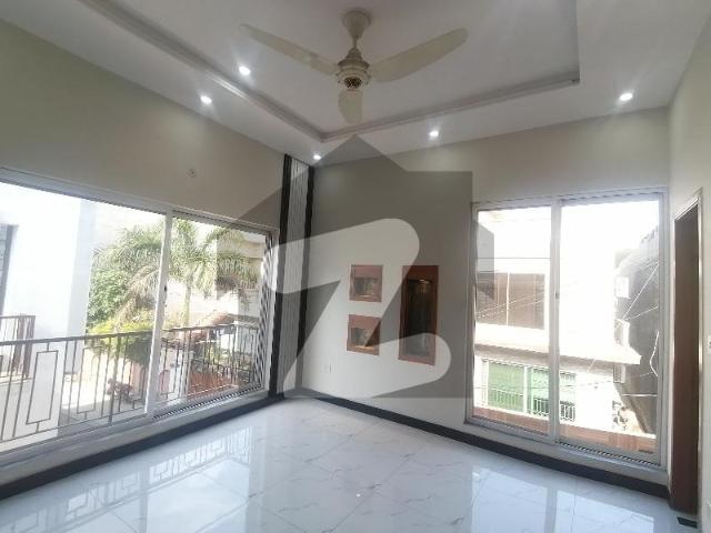 Prime Location In Defence Road House Sized 6 Marla For Sale Defence Road