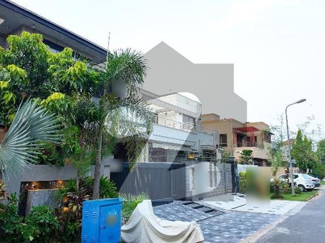 Prime Location In DHA Phase 8 10 Marla House For sale DHA Phase 8