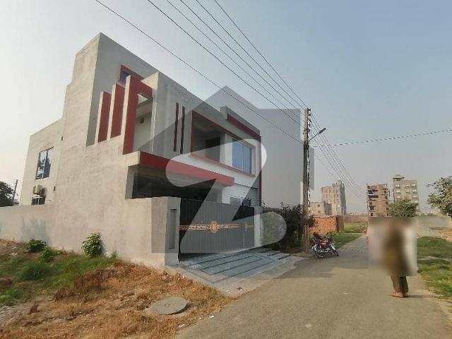 Prime Location In Mohlanwal Scheme Block F House For Sale Sized 10 Marla