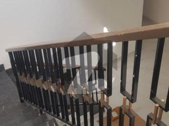 Prime Location In Shaheed Millat Road Flat Sized 250 Square Yards For Rent Shaheed Millat Road