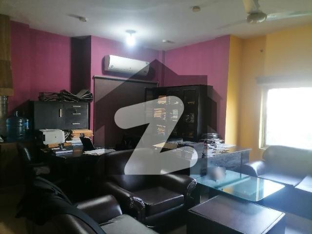 Prime Location Johar Town Phase 2 Block J3 Flat Sized 5 Marla Flat For Rent Johar Town Phase 2
