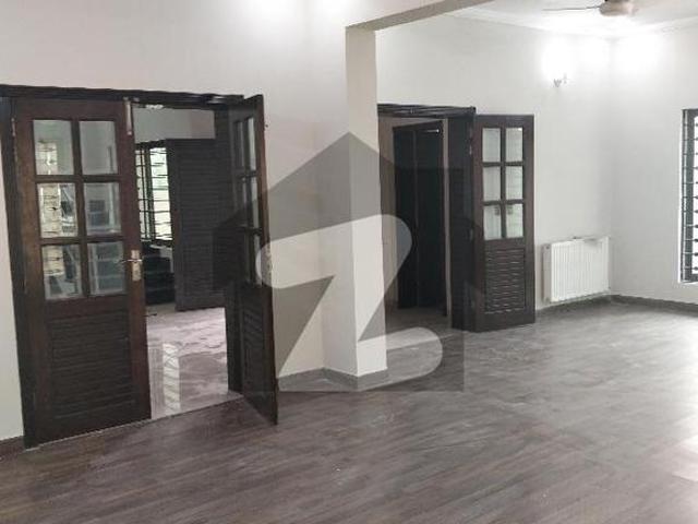 Prime location lush condition kanal house available for rent dha defence phase 1
