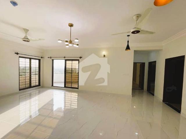 Prime Location Luxurious Beautiful Brig House 300 Sq Yards