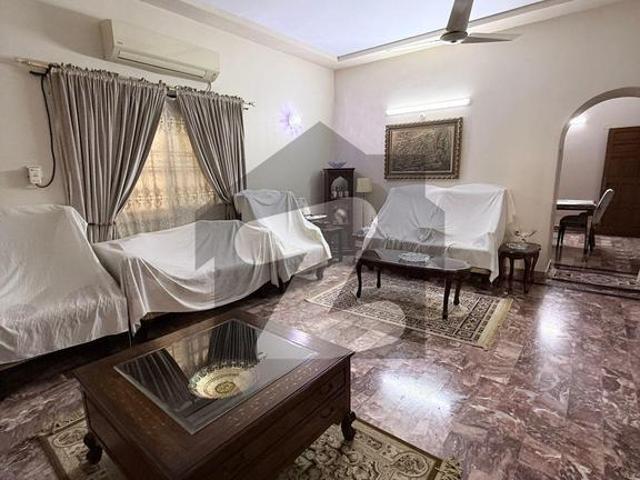 Prime location of block 15 vip location chance deal investor rates 2 separate gates Gulistan e Jauhar Block 15