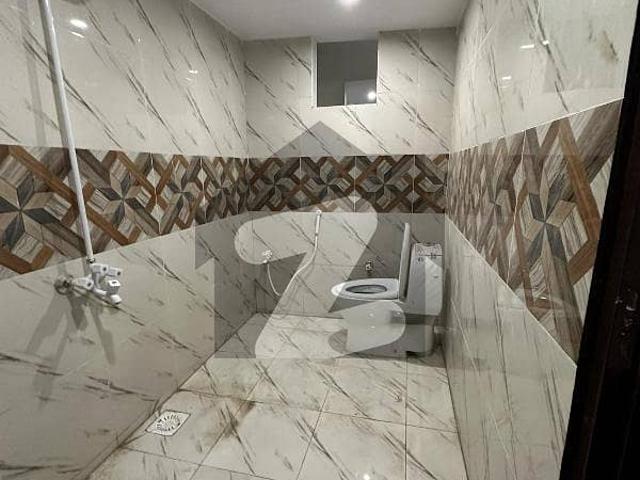 Prime Location Of Model Colony Sheet No 04 Opposite Lee Broast Leased Flat Second Floor Bank Loan Applicable