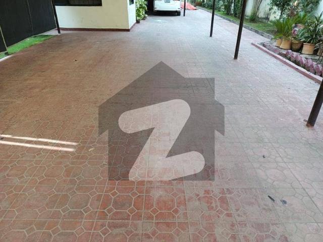 Prime Location Old House for Sale in F 6 444 Sq Yards 40x100