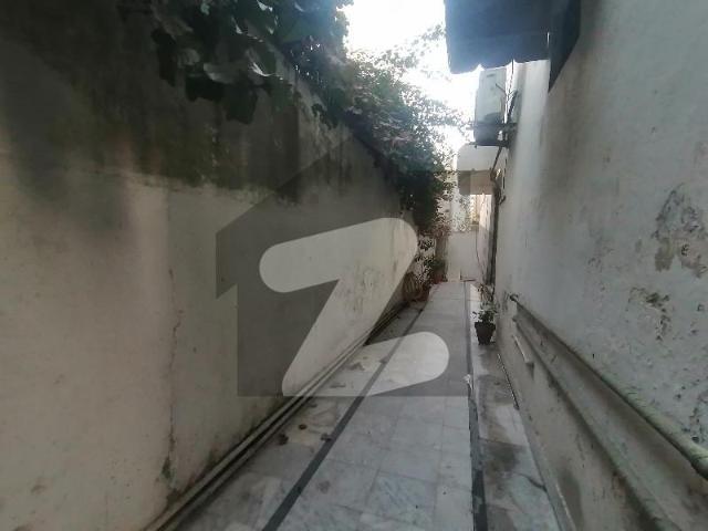 Prime Location Property For rent In EME Society Block B Lahore Is Available Under Rs. 225000 EME Society Block B