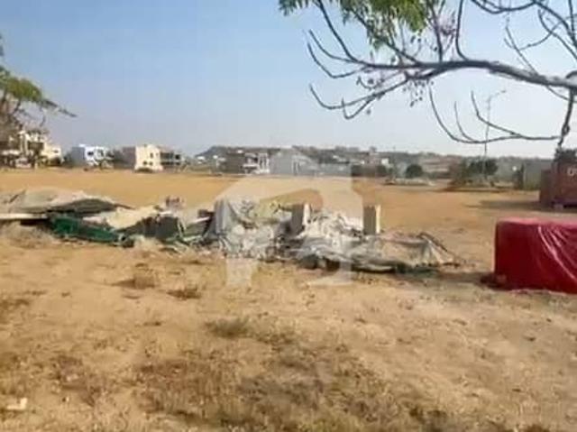 Prime Location Residential Plot Of 272 Square Yards In Bahria Town Precinct 8 For sale