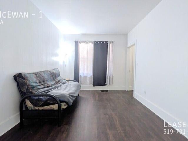 Prime Location! Spacious 2 Bedroom Unit Near University of Windsor