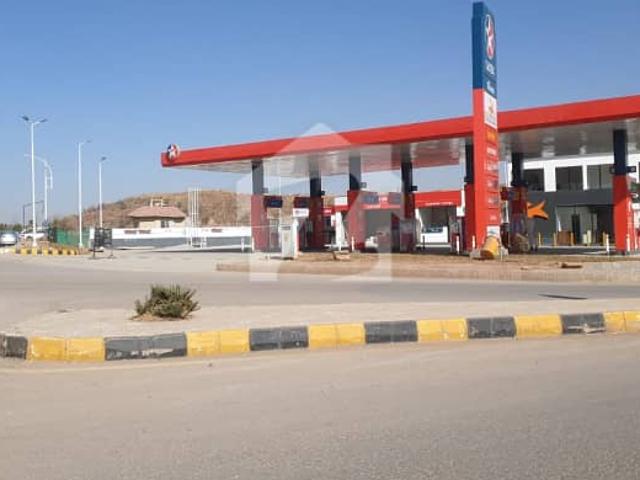 Prime Location, ST 4 Corner, 1 Kanal Developed Plot