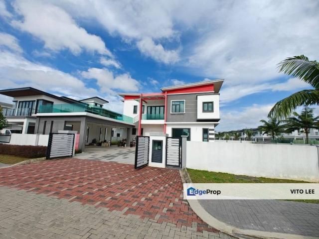 PRIME LOCATION | Super Spacious Corner Detached House for Sale