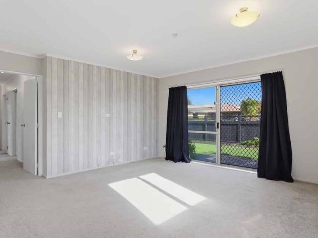 PRIME Papamoa Beach location walking distance to Tahatai Primary School!
