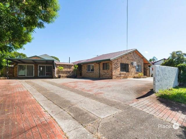 Prime Position, Endless Possibilities Spacious Family or Business Haven!