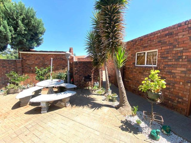 This prime residential townhouse offers a wonderful opportunity for comfortable living or investment