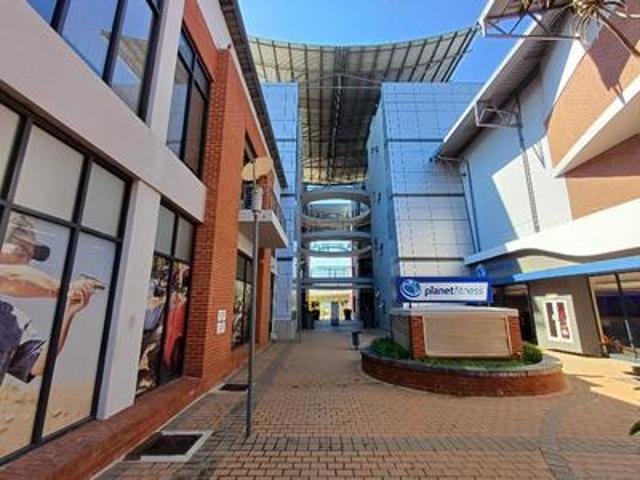 prime showroom / retail space to let.