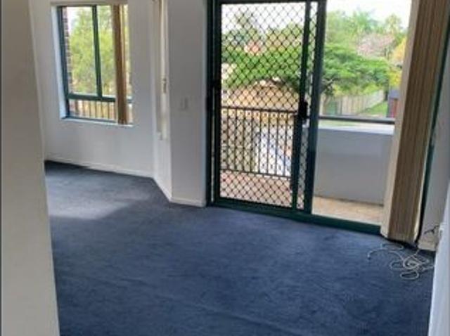 Prime Southport Living with Pool, Secure Parking & Water Included
