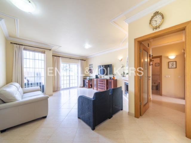 T3 Duplex no Primeiro Andar de Moradia com Garagem Box