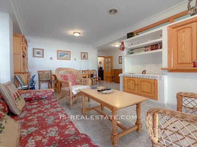 Primera línea de La Mata! Fantástico apartamento con excelente distribución de espacios y amplia terraza a 50 metros del mar