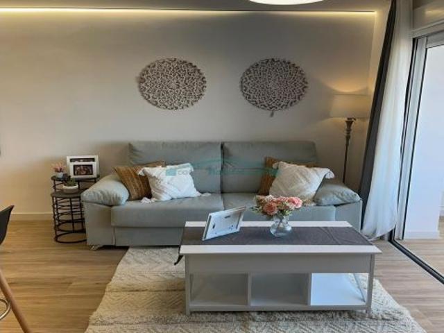 Primera línea de playa en Punta Prima Torrevieja – Apartamento reformado a estrenar