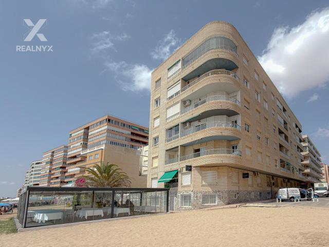 Primera Línea de Playa! Espectacular apartamento completamente reformado, con impresionantes vistas al mar