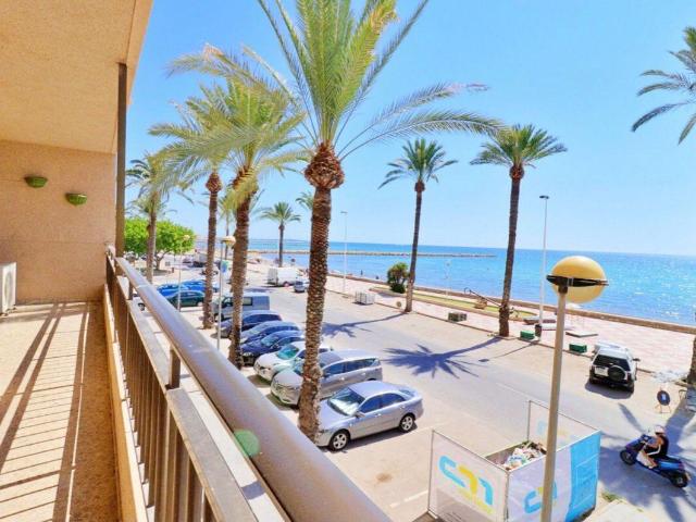 ¡PRIMERA LÍNEA, GRAN ESPACIO Y VISTAS INCREÍBLES EN SANTA POLA!