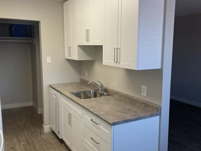 Prince Harold 1 Bedroom Apartment for Rent at 510 Burnell St, Winnipeg, MB R3G 2B4 Saint Matthews