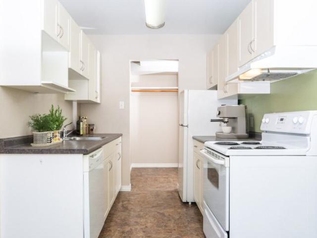 Prince Randolph Apartments 1 Bedroom Apartment for Rent at 520 Burnell St, Winnipeg, MB R3G 2B4 Saint Matthews