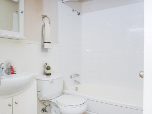 Prince Randolph Apartments 2 Bedroom Apartment for Rent at 520 Burnell St, Winnipeg, MB R3G 2B4 Saint Matthews