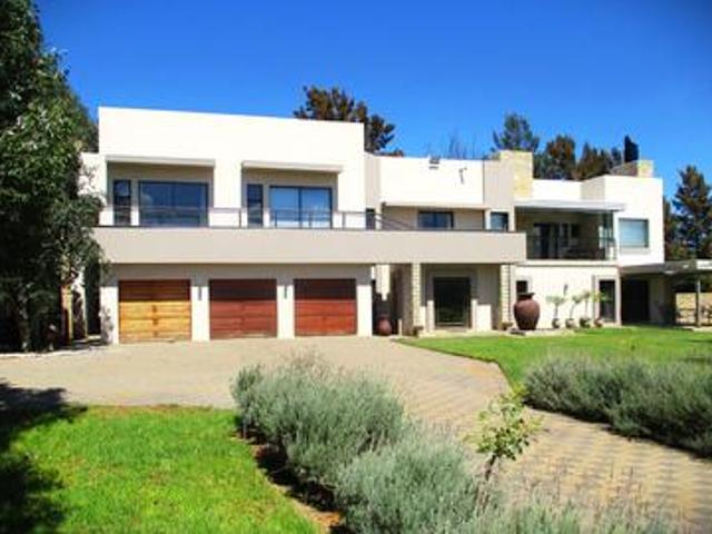 pristine 6 bedroom mansion on 7.3 ha.