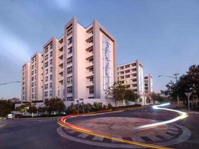 pristine 2 bedroom, 2 bathroom luxur.