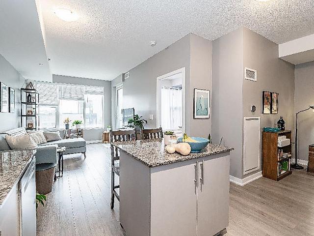 ♦pristine Condition Condo With Parking 3 Promotions Available
