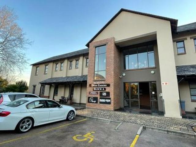 pristine office to let in this beaut.