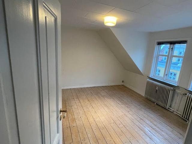 Prisvenlig lejlighed med central placering