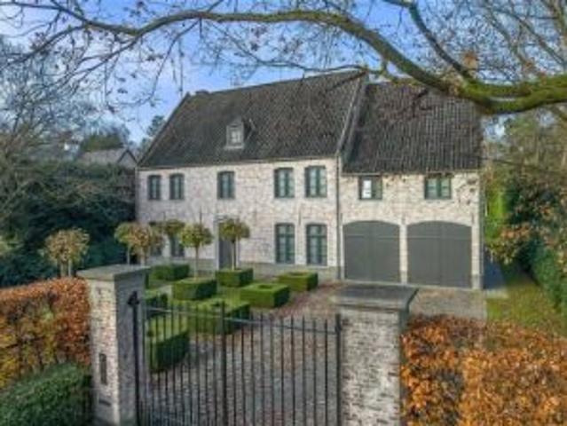 Prestigieuze VILLA op een mooie locatie te Schilde!