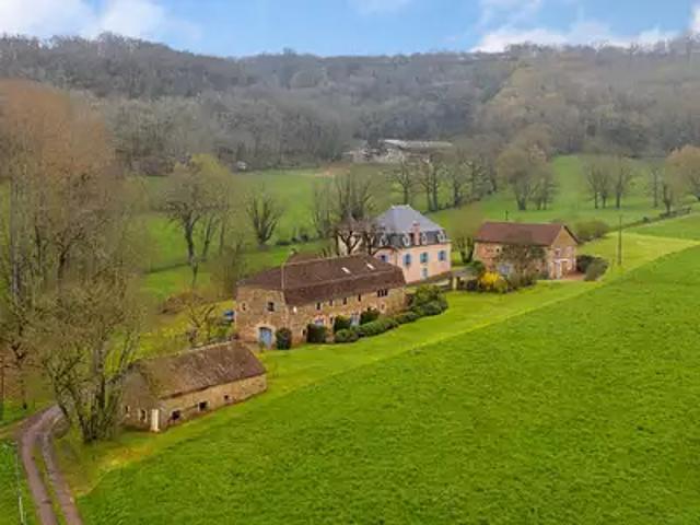 Prudhomat 46130 Achat / Vente appartement 27 pièces t27 au dernier étage piscine