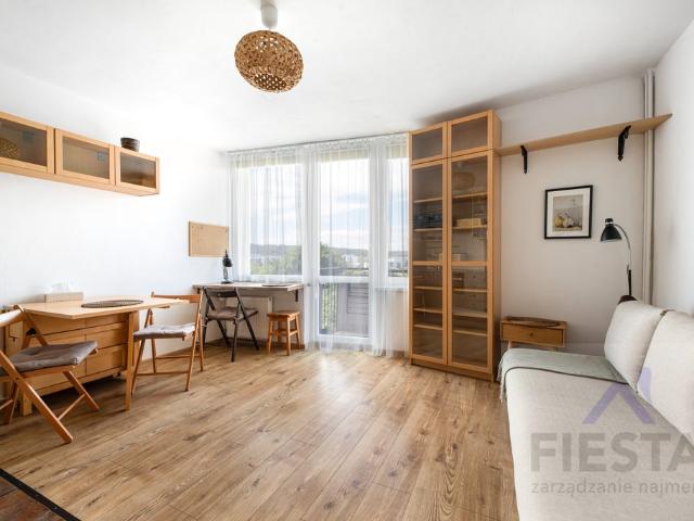 Przytulne 22 m² z balkonem, pełne umeblowanie, świetna lokalizacja