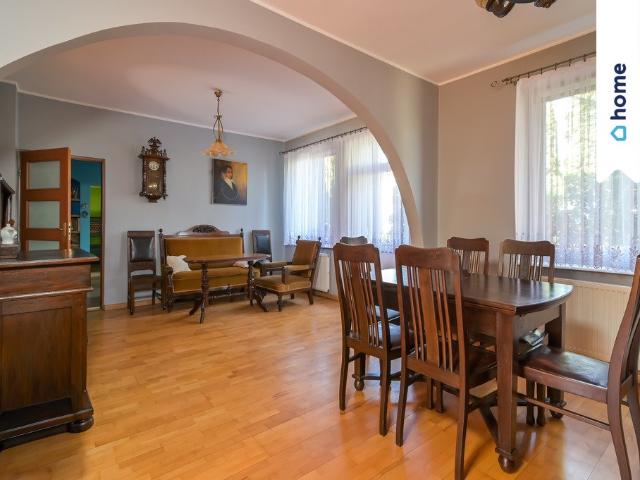 Na sprzedaż przedwojenna willa z 1930 r. 200 m², ogród, potencjał