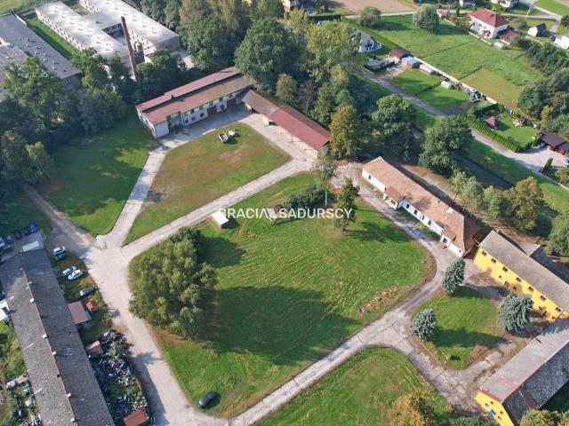 Przemysłowa nieruchomość 3,1 ha z budynkami produkcyjnymi