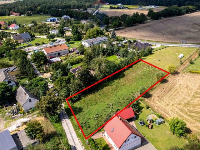 Przestronna działka 1798 m² z mediami i dużym potencjałem