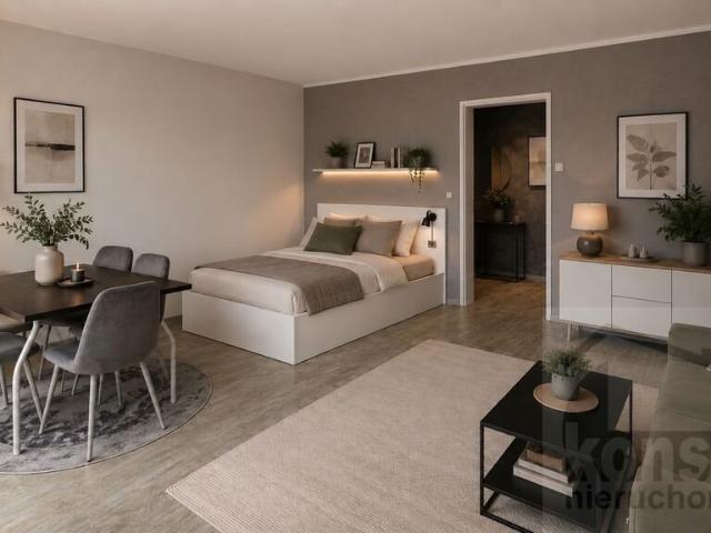 Na sprzedaż przestronna kawalerka 43 m² z balkonem i oddzielną kuchnią