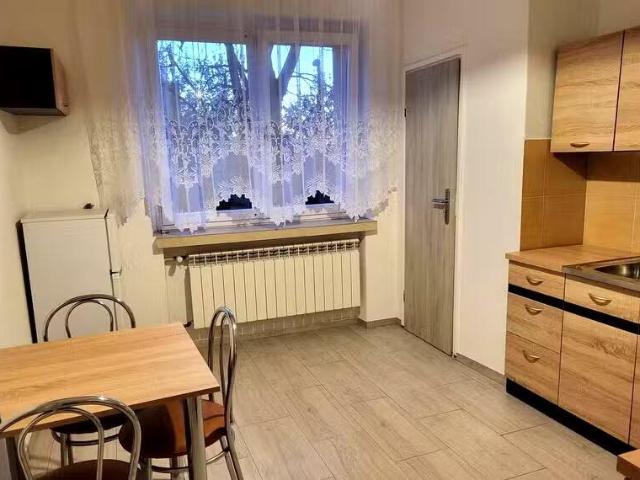 Przestronna kawalerka w centrum Zabrza z piwnicą